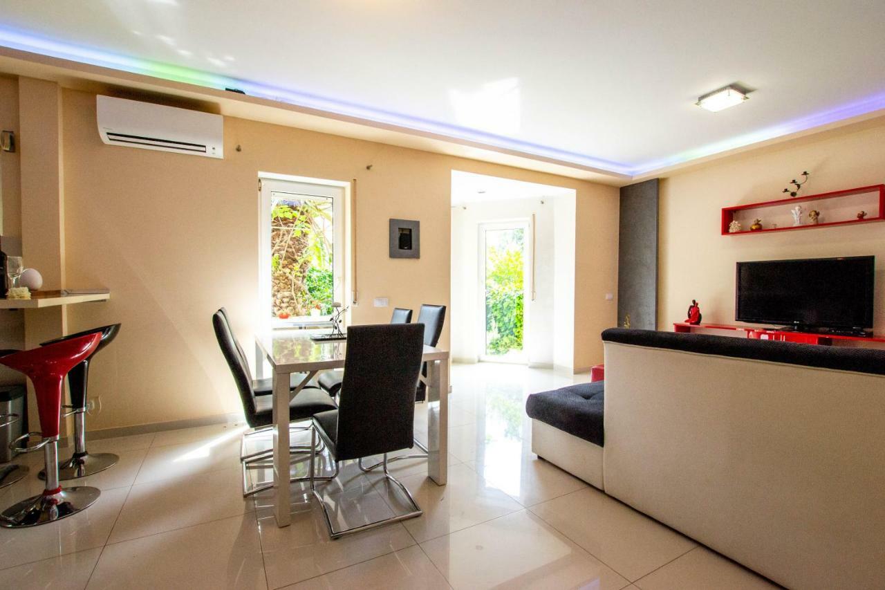 Jela Apartment 7 พูลา ภายนอก รูปภาพ