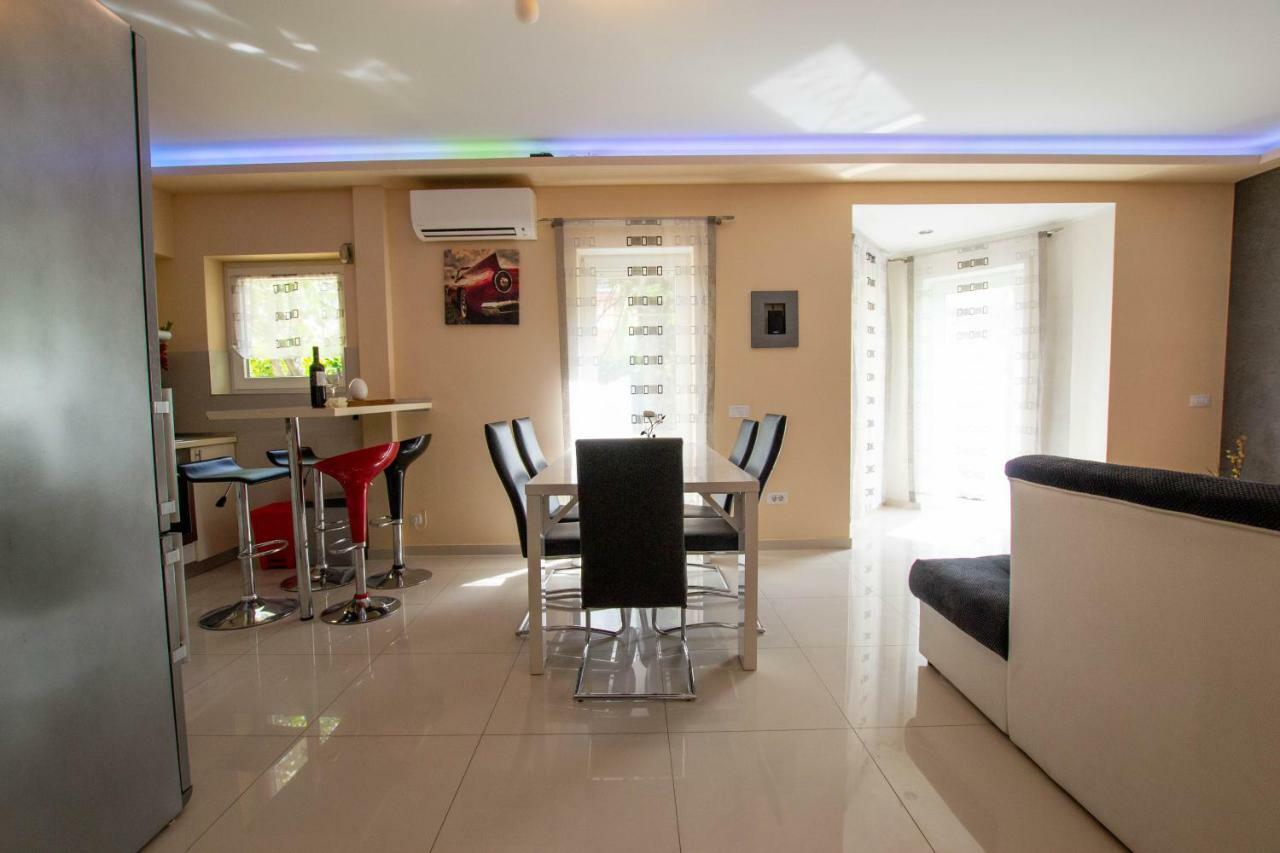 Jela Apartment 7 พูลา ภายนอก รูปภาพ